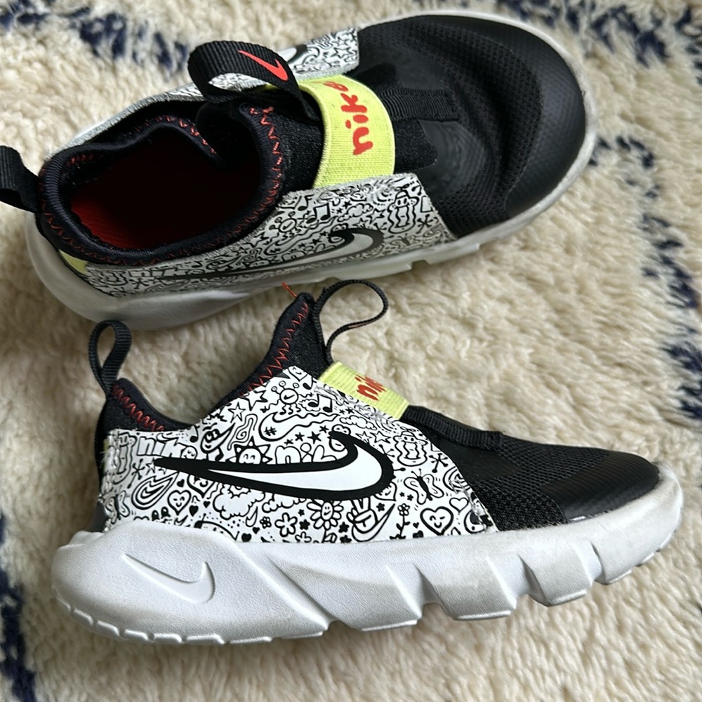 Nike toddler Flex Runner 2